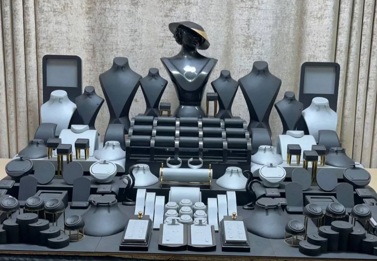 طراحی و ساخت دکور طلافروشی