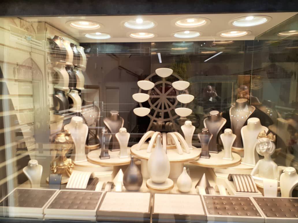 طراحی و ساخت دکور طلافروشی