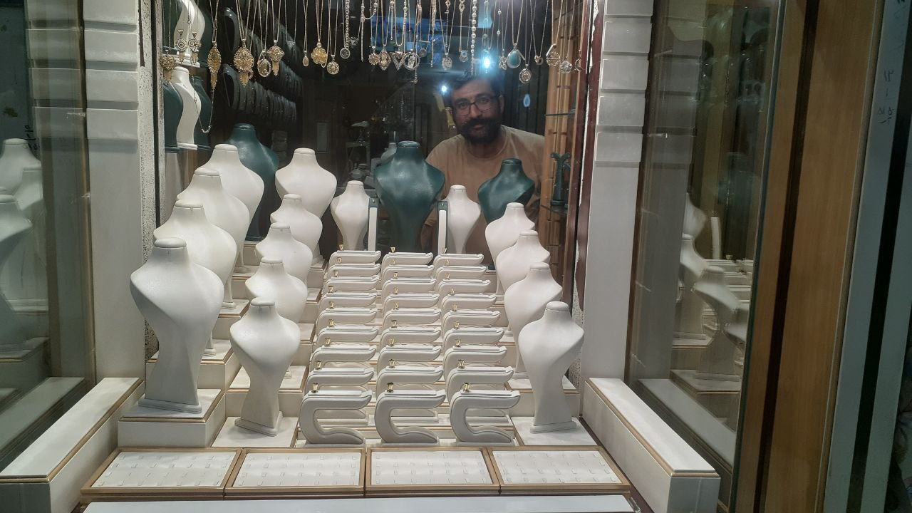 طراحی و ساخت دکور طلافروشی