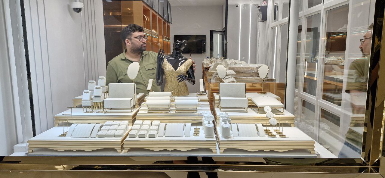 طراحی و ساخت دکور طلافروشی