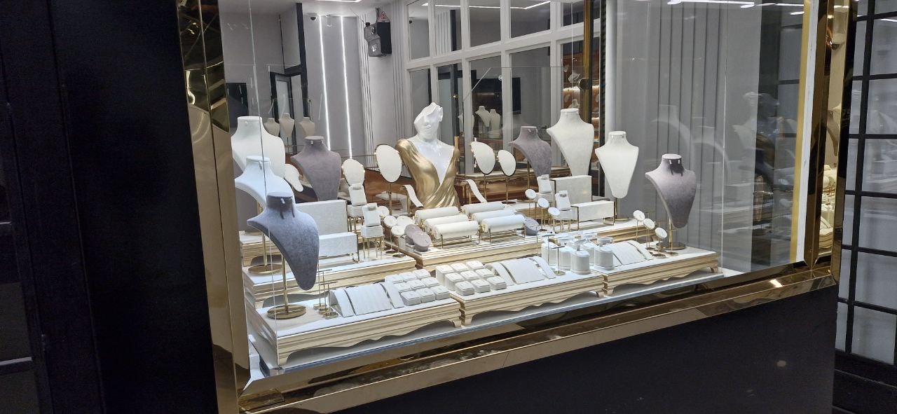 طراحی و ساخت دکور طلافروشی