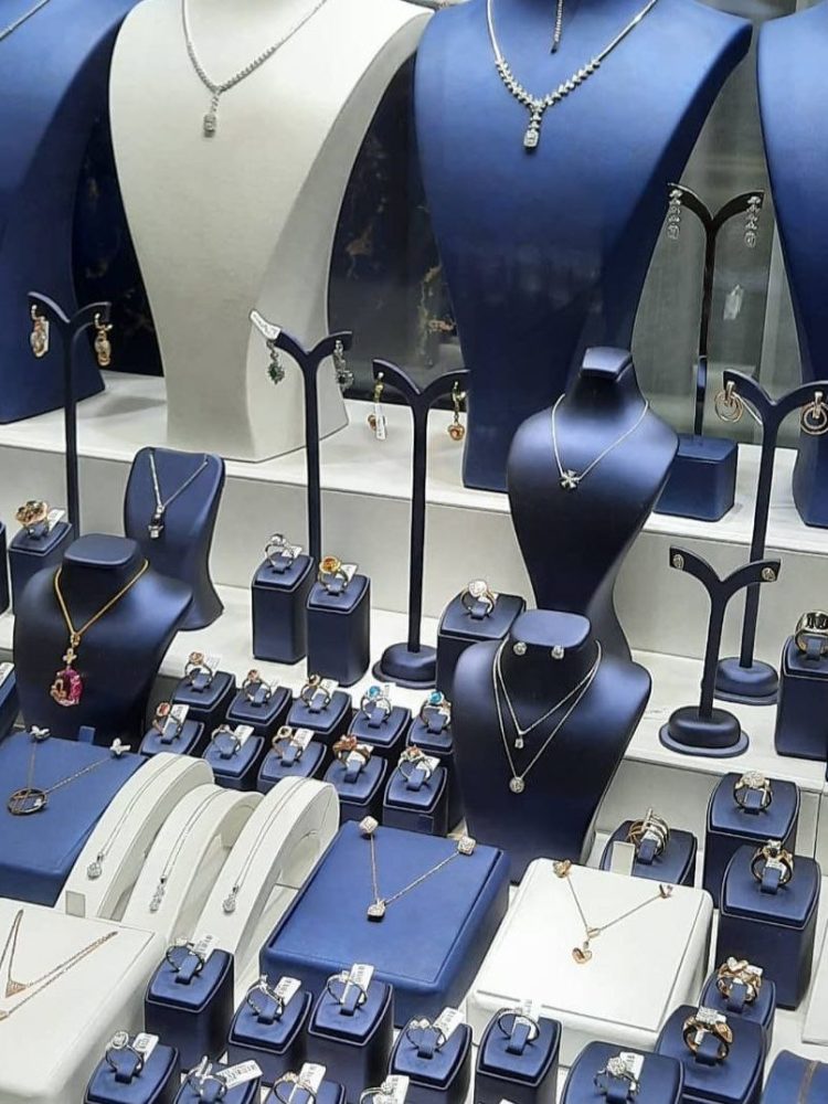 طراحی و ساخت دکور طلا و جواهر