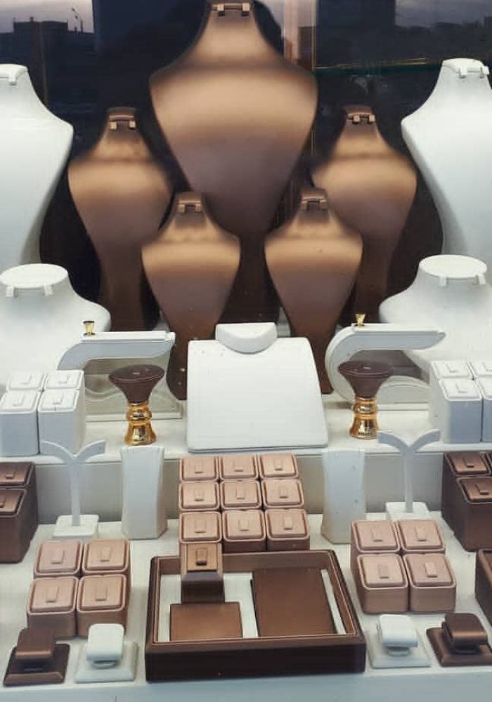 طراحی و ساخت دکور طلا و جواهر